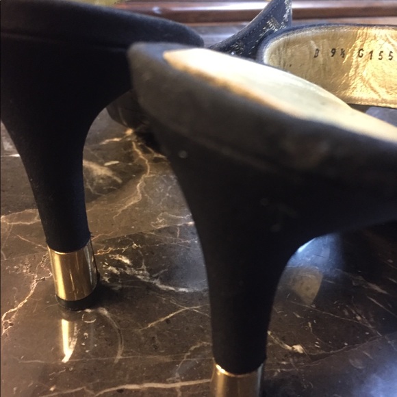 St.John Heels Black 9.5 with Beautiful Design - Picture 8 of 16